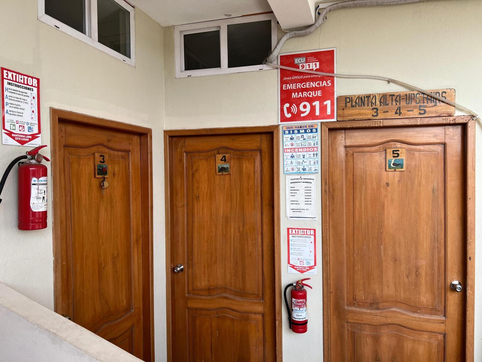 פוארטו בקריסו מורנו Hostal Cattleya מראה חיצוני תמונה