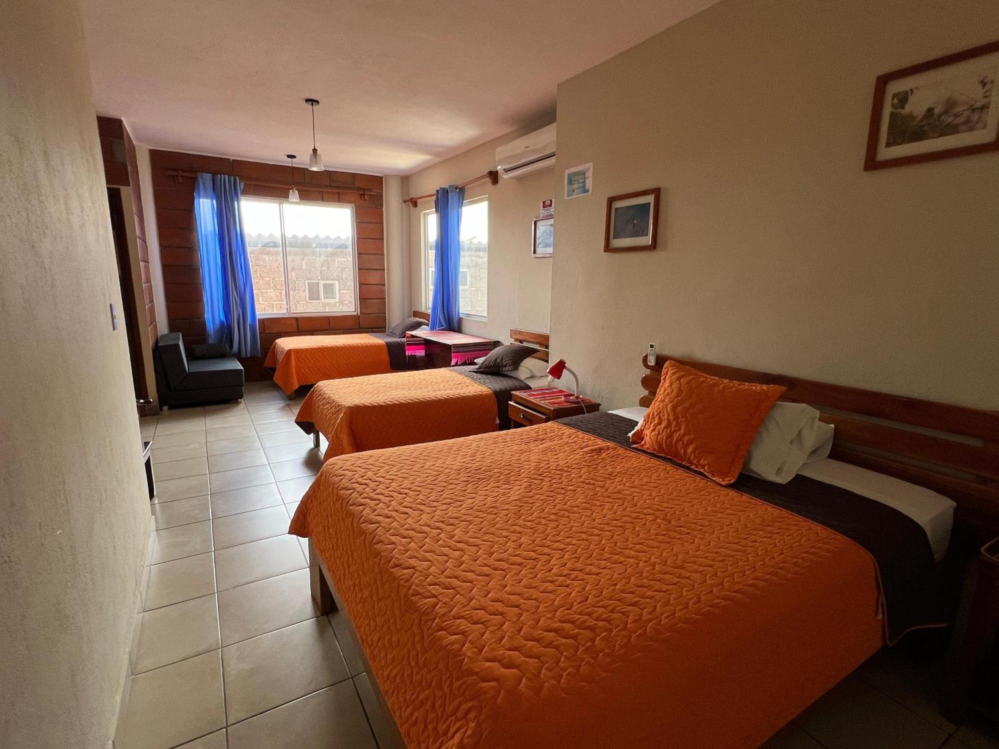 פוארטו בקריסו מורנו Hostal Cattleya מראה חיצוני תמונה