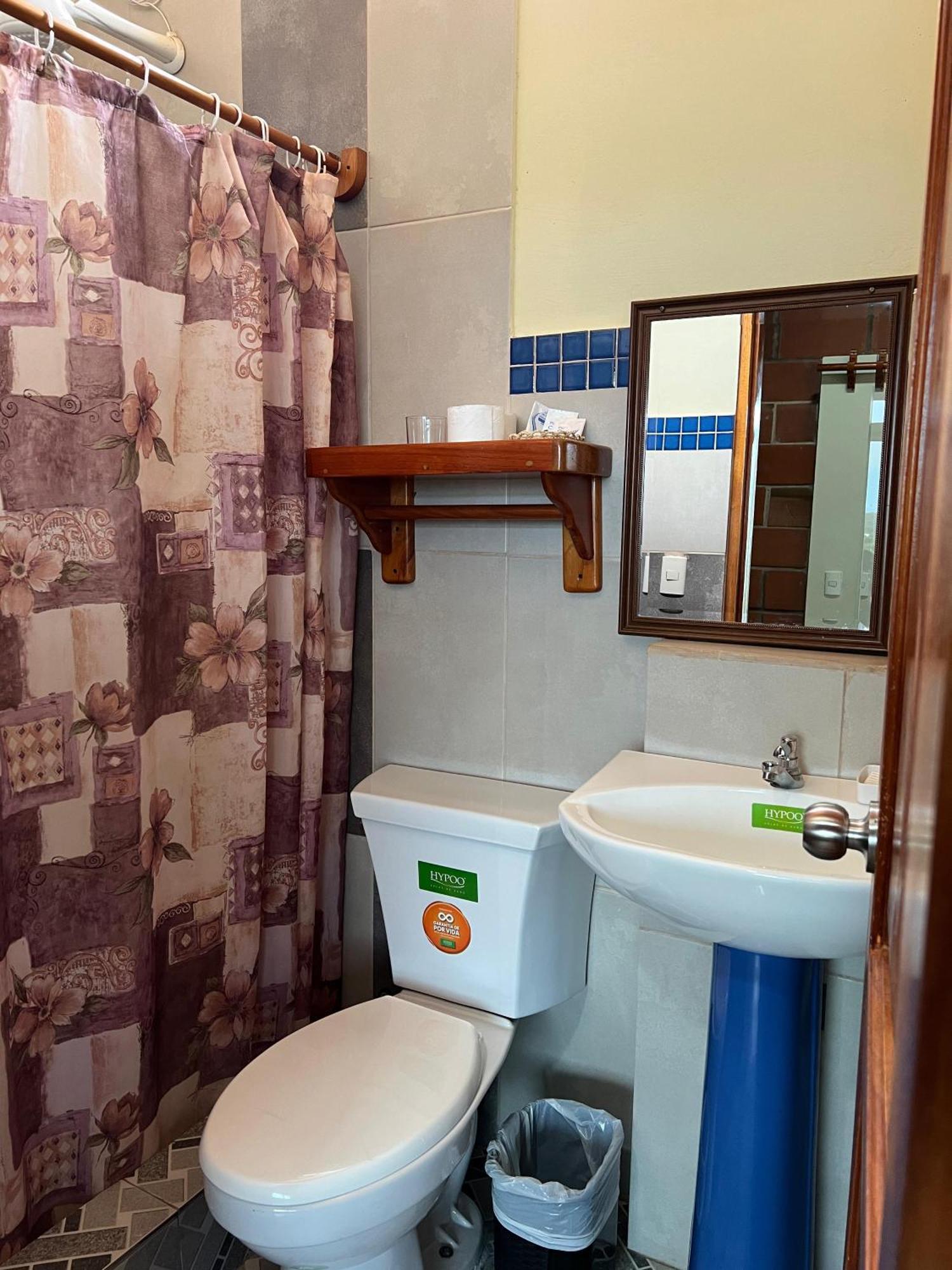 פוארטו בקריסו מורנו Hostal Cattleya מראה חיצוני תמונה