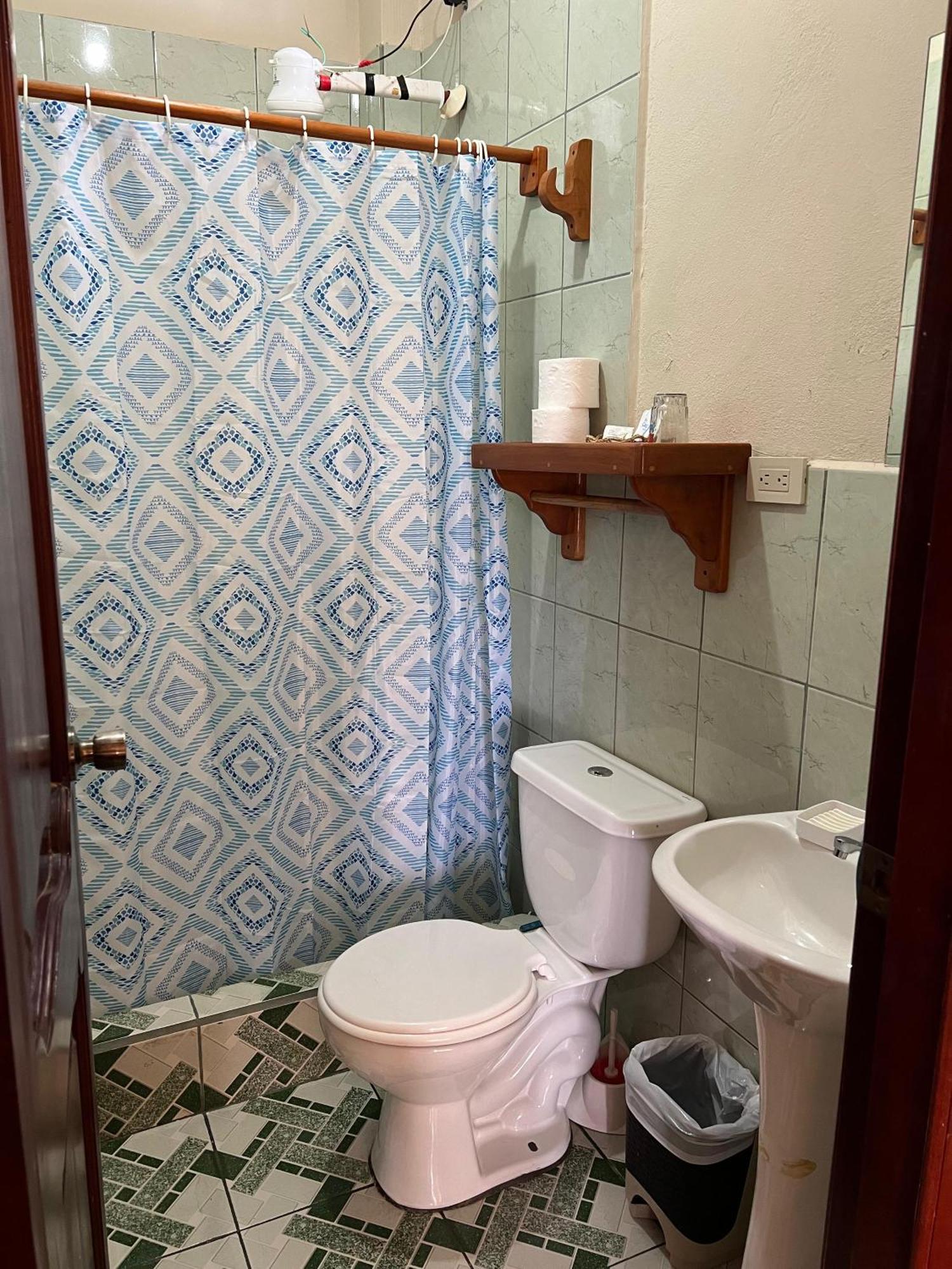 פוארטו בקריסו מורנו Hostal Cattleya מראה חיצוני תמונה